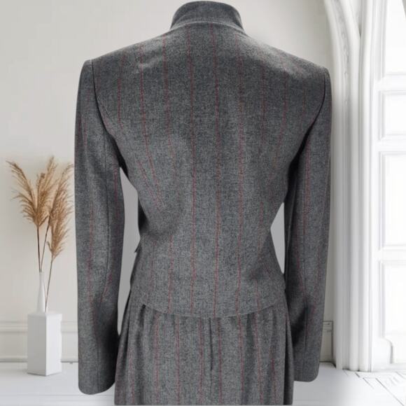 David Hayes Gray Pinstripe Wool Skirt Suit S 80s Does 40s Jacket Set Lucite Btns - Picture 5 of 12
